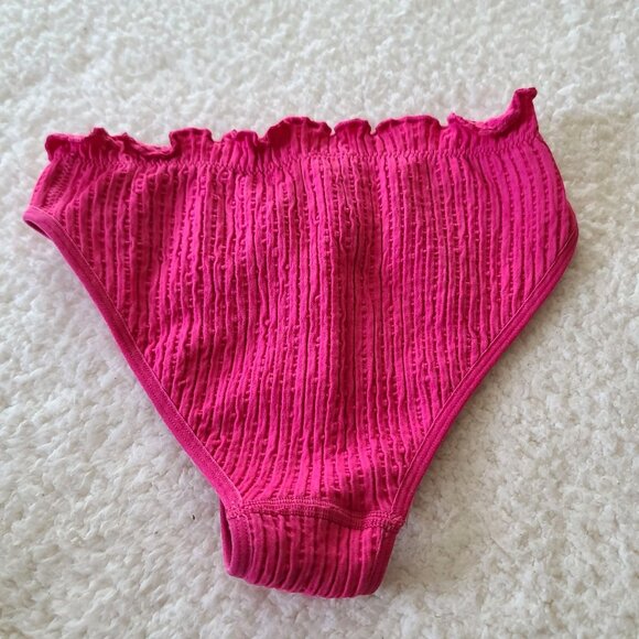 Out From Under Seamless Puckered Bikini Bottom S Berry Pink Ruffles Flirty NWOT - Picture 5 of 8